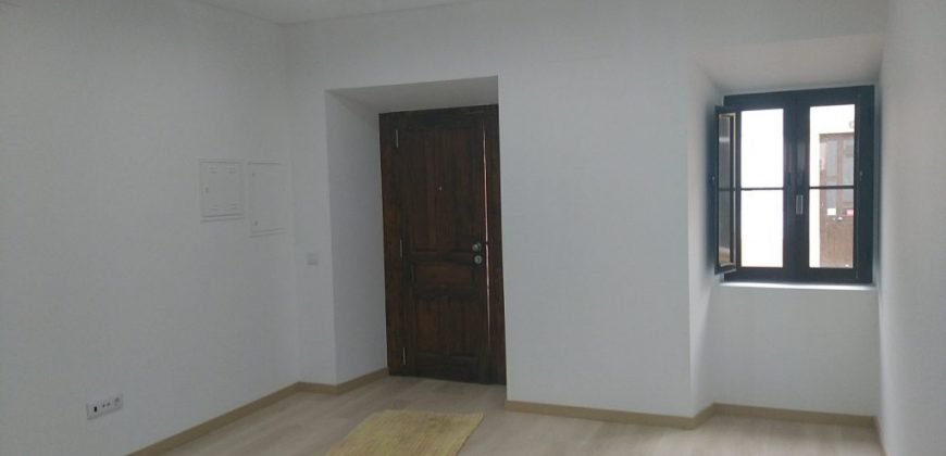 Renovated T6 townhouse in the centre of Moncarapacho