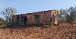 Terreno com ruína em zona calma campestre na serra de Tavira