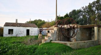 Old farmhouse to renovate near Moncarapacho