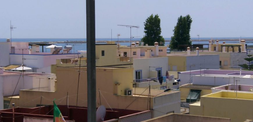 House 2 Floors in the center of Fuseta with sea view