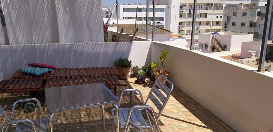 House 2 Floors in the center of Fuseta with sea view