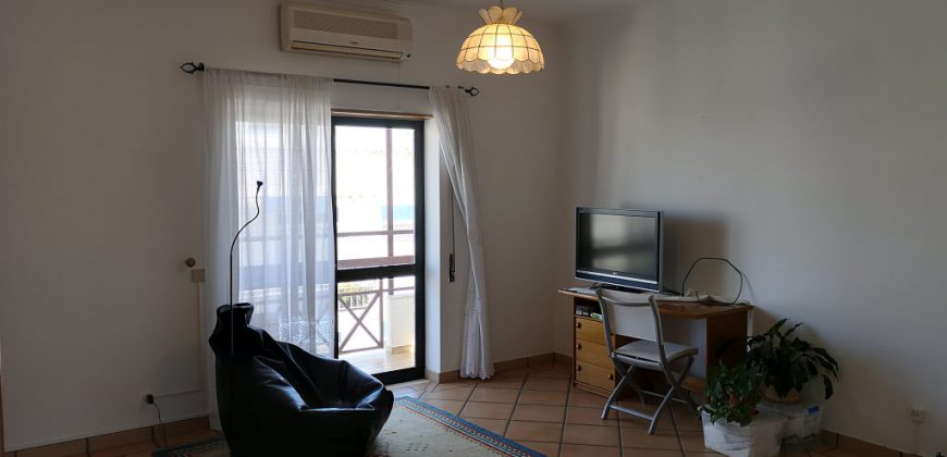 Apartamento, ultimo andar, na Fuseta dois quartos vista mar