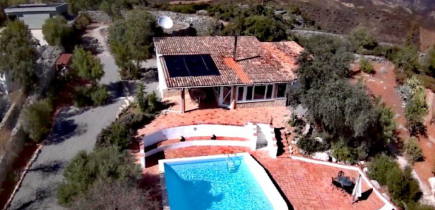 Villa with 2 bedrooms, swimming pool and sea view