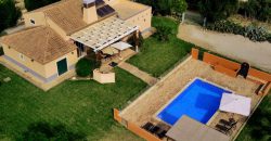 Exceptional villa with 4 bedrooms and swimming pool