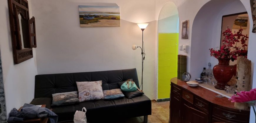 Typical 2 bedroom villa in the center of Fuseta