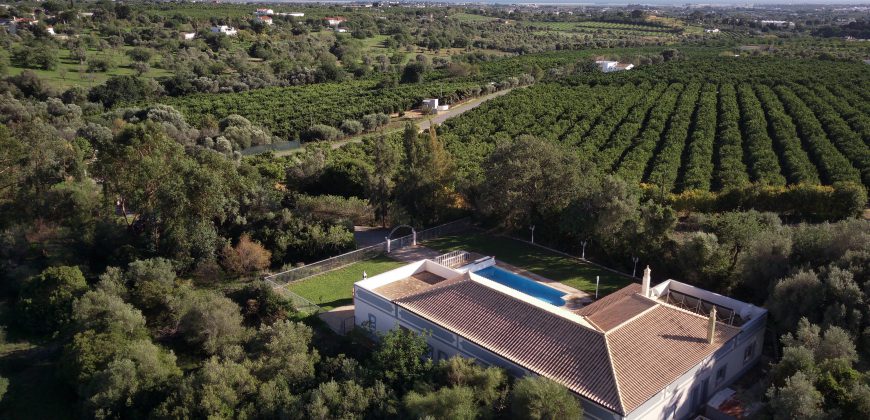 6-bedroom villa with pool in quiet area near Moncarapacho