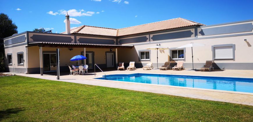 Villa de 6 chambres avec piscine dans un quartier calme près de Moncarapacho