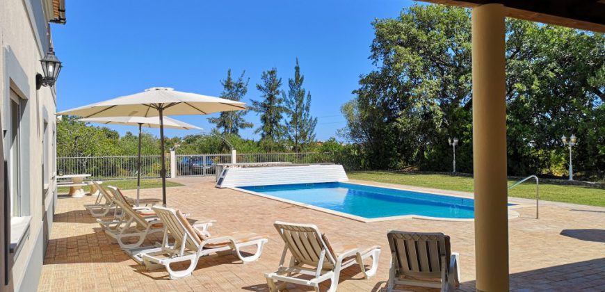 Villa de 6 chambres avec piscine dans un quartier calme près de Moncarapacho