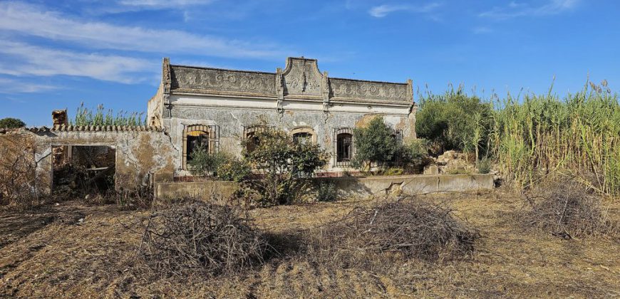 Zu restaurierender Bauernhof mit 3,7 ha Land im Naturpark Ria Formosa.