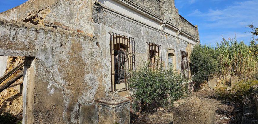 Zu restaurierender Bauernhof mit 3,7 ha Land im Naturpark Ria Formosa.